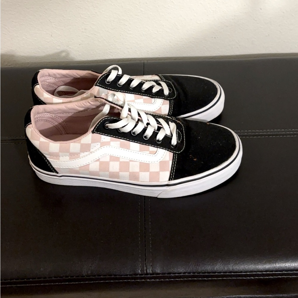 Barely worn Women size9 Old Skool pink and black checkered Vans